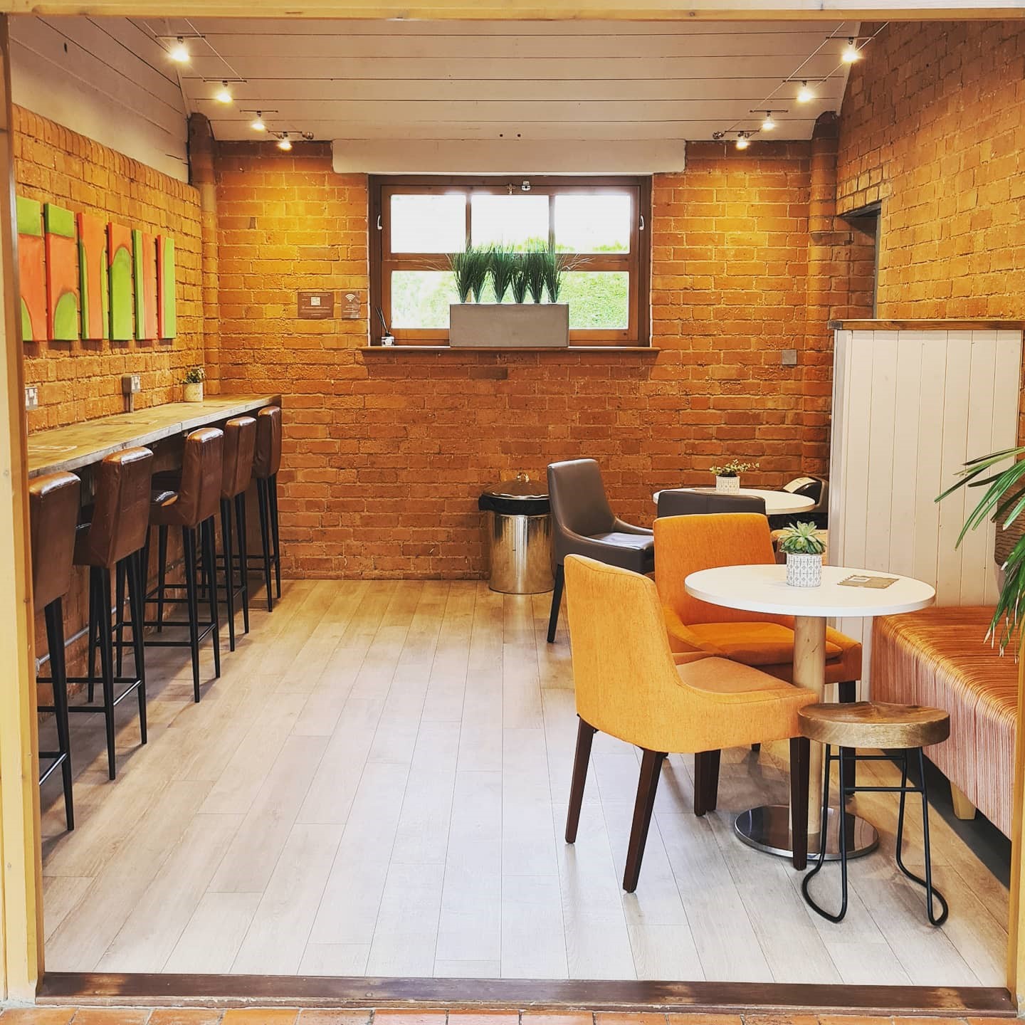 Cafe to meet friends in the countryside